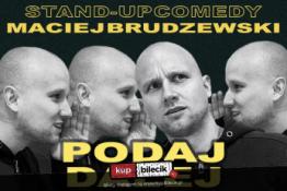 Oława Wydarzenie Stand-up Maciej Brudzewski w nowym programie "Podaj dalej"